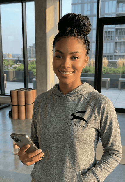 @GrozavuCustomer che indossa la <a href="/it-gb/collections/womens-hoodies" title="Felpe da donna">Felpa</a> in Spagna