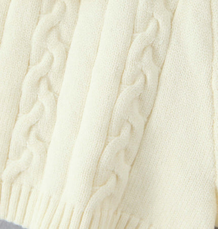 Casual Slim Fit Patterned Wool Shorts in ivory featuring a textured cable knit design.