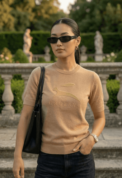 @GrozavuCustomer che indossa il <a href="/it-gb/collections/cozy-women-sweaters" title="Maglioni da Donna">Maglione</a> in Italia