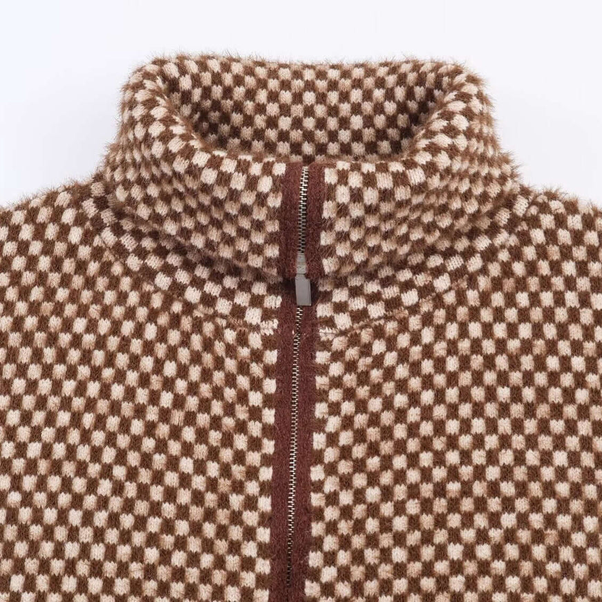 Close-up fabric and fit of Artificial Fur Knitted Pilot