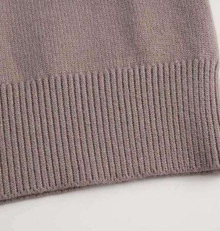 Close-up of the hem of the Lazy Streetwear Knit Sweater – Loose Fit showcasing its ribbed detail.