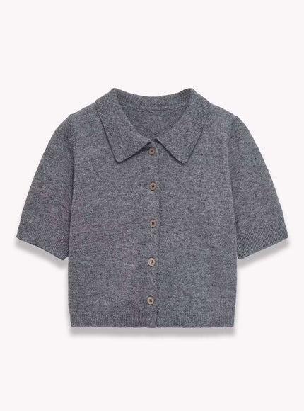 Model wearing Gray polo collar by Grozavu