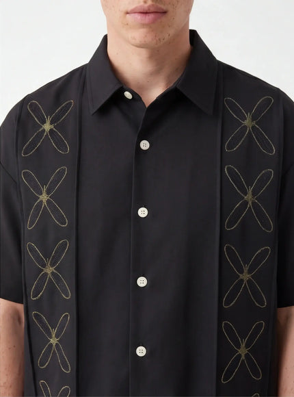 Minimalistisches T-Shirt – mit thermischer Isolierung für eine urbane Ästhetik