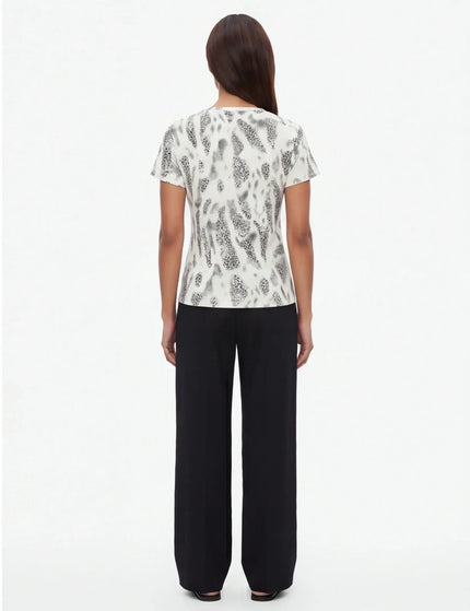 Iconic T-Shirt by Grozavu - Studio Focus (Pos 4)