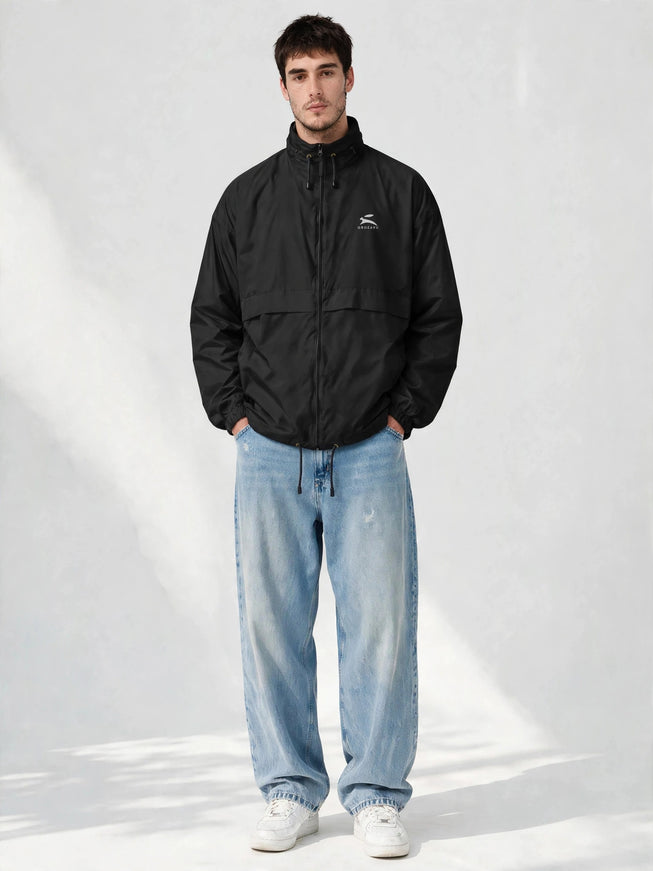 Black windbreaker in 202 g/m² polyamide shell, full look