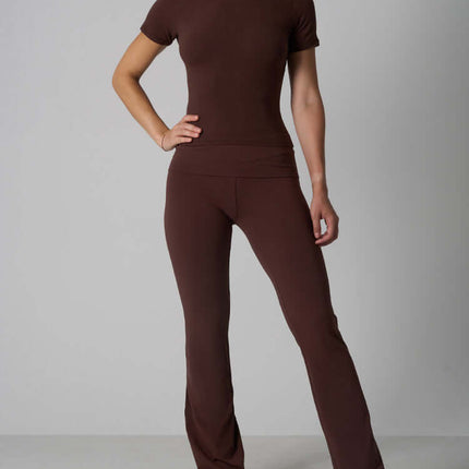 Casual Fit Cotton Jersey Yoga Set model showcasing stylish brown crop top and high-waist flare pants.