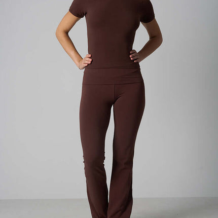 Casual Fit Cotton Jersey Yoga Set featuring a stylish short sleeve crop top and high-waist flare pants in brown.