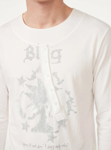 Model wearing White abstract print round neck sleeve by Grozavu