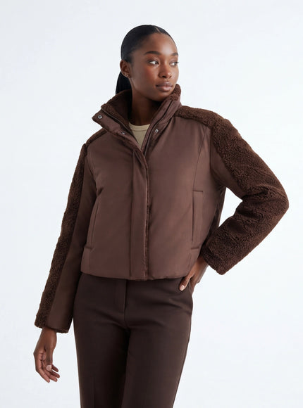 Abbigliamento Dinamico – da Materiale Sostenibile con Dettagli Raffinati