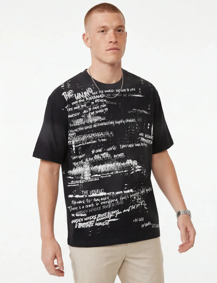 Minimalist T-Shirt by Grozavu - Studio Focus (Pos 1)