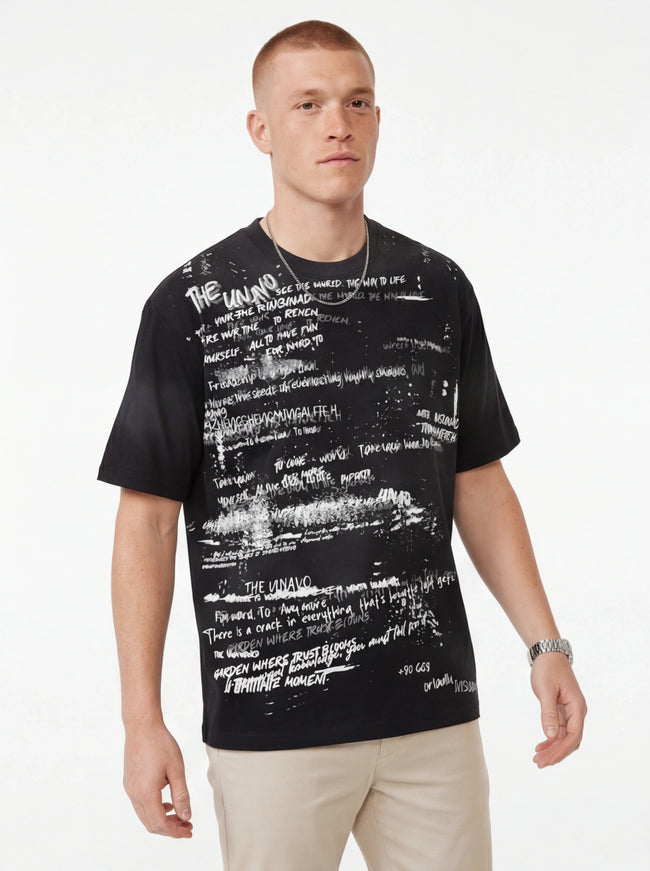 Chemise à manches courtes déstructurée avec coupe parfaite et graffiti