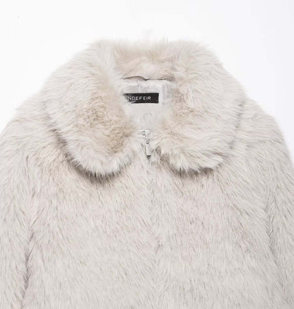 Faux Fur Zipper Coat – Elegant Fit featuring a plush fur-effect finish and a sophisticated collar design.