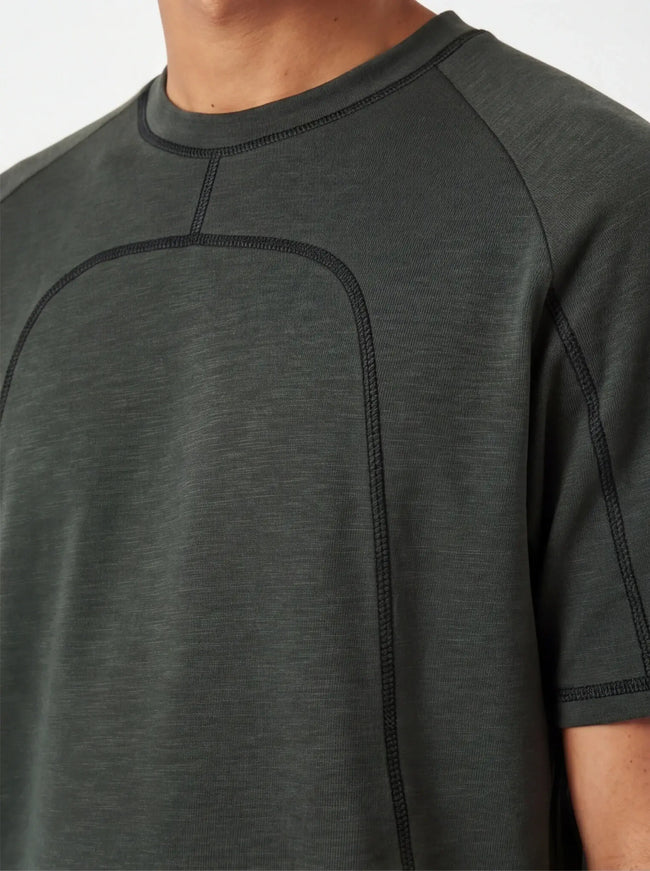 Makelloses T-Shirt – mit feiner Textur und Streetwear-Attitüde