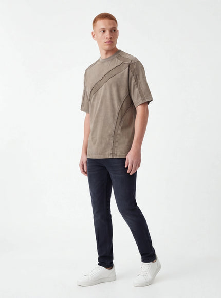 T-Shirt Dinamica – in Materiale Ultra-Morbido con Attitudine Streetwear