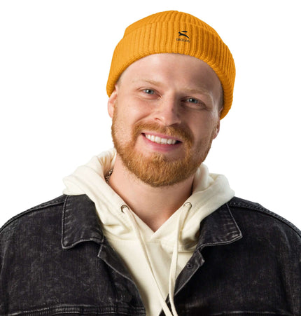Grozavu beanie in vibrant yellow worn by a smiling man in a black denim jacket, showcasing a cozy yet trendy style.