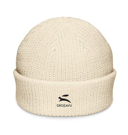 Grozavu beanie in cream color with ribbed knit design and logo, perfect for staying warm and stylish.
