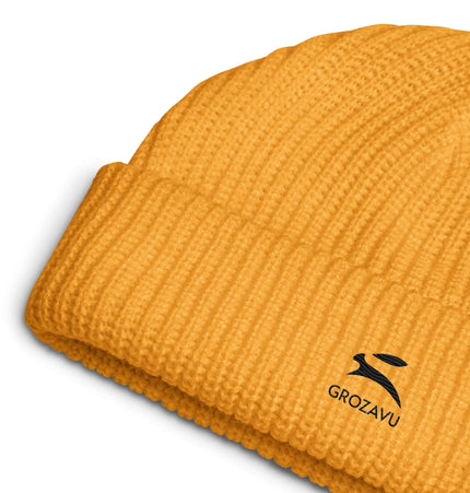 Grozavu beanie in bright yellow, showcasing a thick ribbed knit and logo for cozy, trendy warmth.