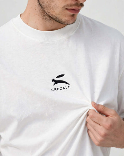 Macro of the 200 g/m² organic combed cotton on the wide collar tee