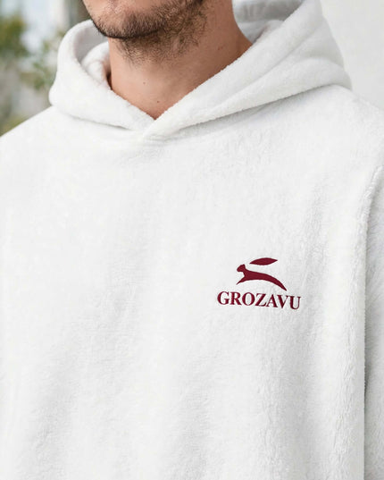Macro of the logo on the white 340 g/m² brushed fleece hoodie