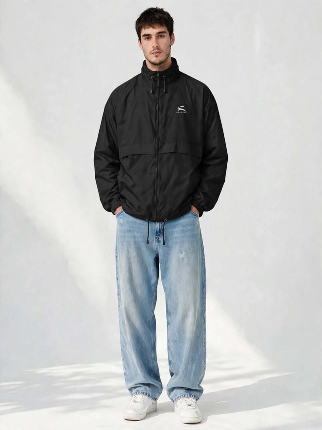 Black windbreaker in 202 g/m² polyamide shell, full look