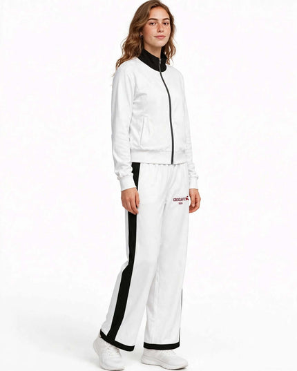 Three-quarter view of the women's 300 g/m² wide-leg pants