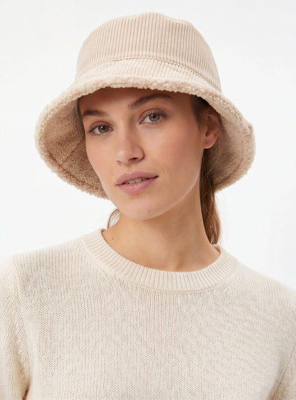 Versatile Hat – with a Silk-Like Touch for Everyday Elegance