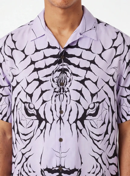 Camiseta Impecable – con un Toque Similar a la Seda para una Silueta Audaz