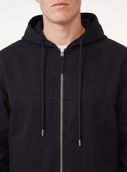 Veste à capuche avec cordon indispensable