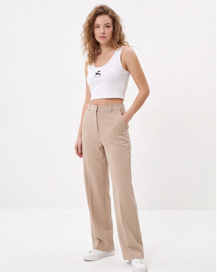Iron Crop Top Fit — detail shot of the neckline edge and cotton-elastane fabric stretch