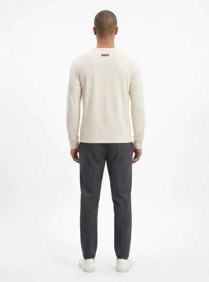 T-Shirt Avant-Garde – en Matériau Durable avec des Détails Raffinés