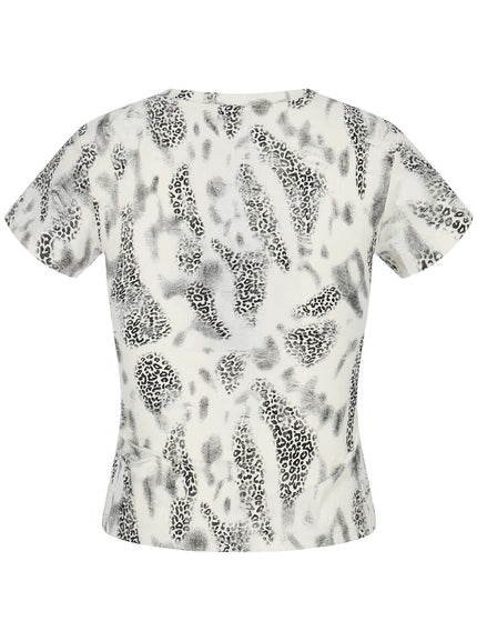 Iconic T-Shirt by Grozavu - Studio Focus (Pos 5)
