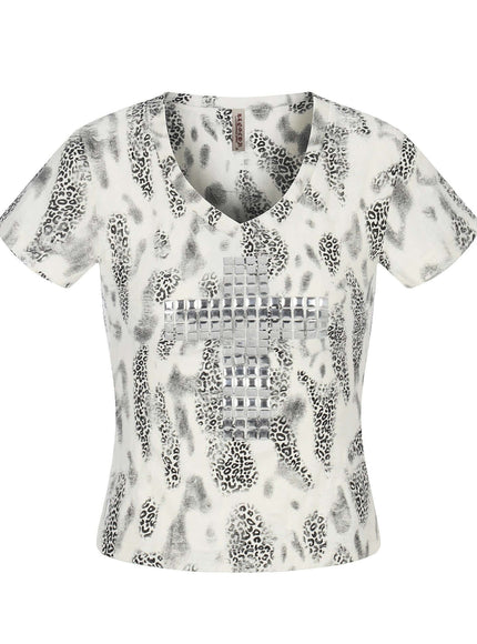 Iconic T-Shirt by Grozavu - Studio Focus (Pos 2)