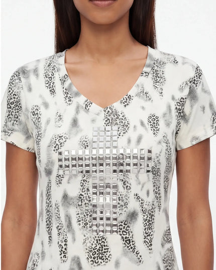 Seamless Quartz Tee — close-up of the fabric texture and seam construction in the neutral colourway