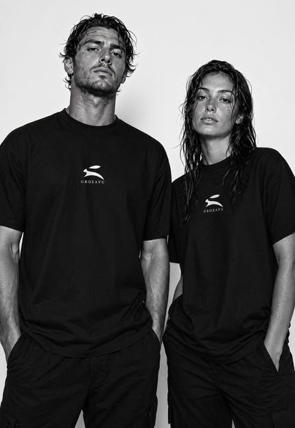 @GrozavuCustomer portant la <a href="/fr-fr/collections/women-streetwear" title="Vêtements de rue pour femmes">Streetwear</a> Signature en Roumanie