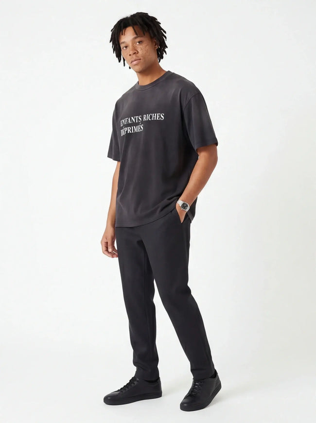 T-Shirt Minimalista – con una Finitura Opaca in Edizione Limitata