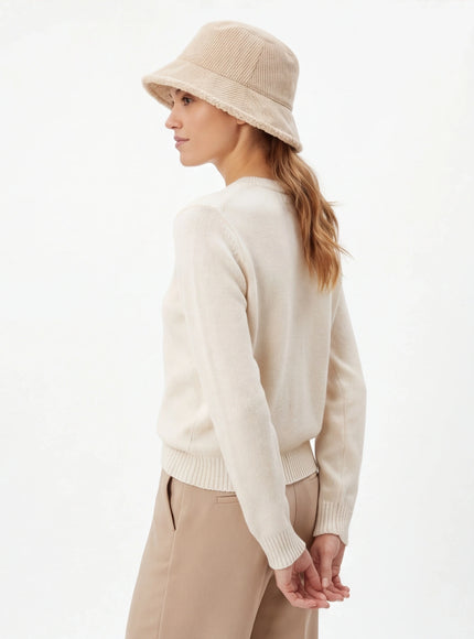 Versatile Hat – with a Silk-Like Touch for Everyday Elegance