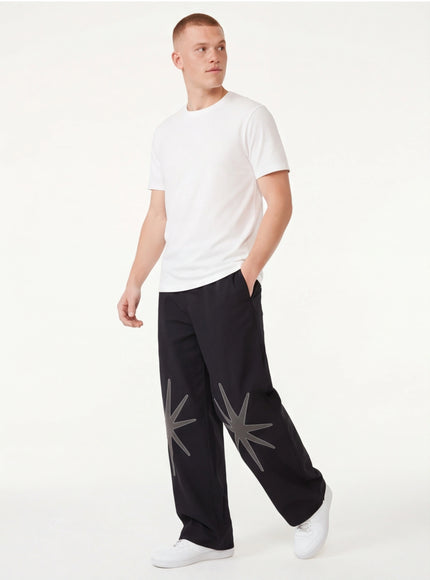 Pantalones técnicos con patrón imprescindibles