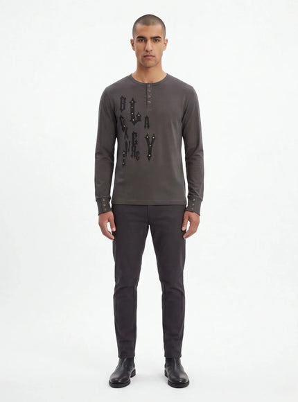 T-Shirt Avant-Garde – en Matériau Durable avec des Détails Raffinés