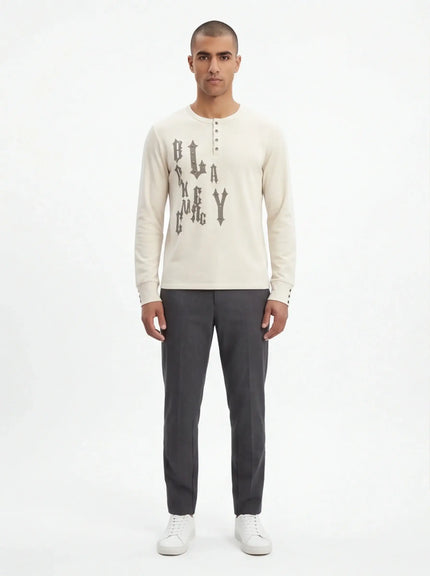 T-Shirt Avant-Garde – en Matériau Durable avec des Détails Raffinés
