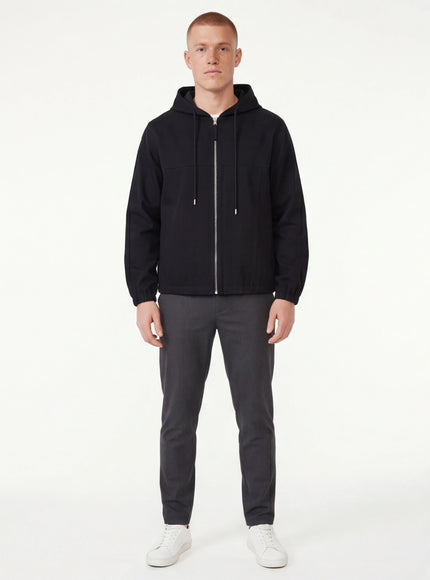 Veste à capuche avec cordon indispensable