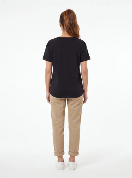 Exklusives T-Shirt – aus hochdichtem Stoff mit modernem Design