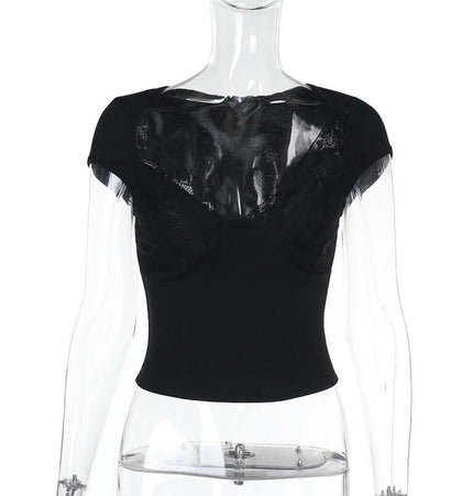 Lace Patchwork Strapless Vest – Slim Fit showcasing elegant lace design and flattering neckline on a mannequin.