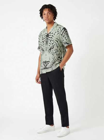 Camiseta Impecable – con un Toque Similar a la Seda para una Silueta Audaz