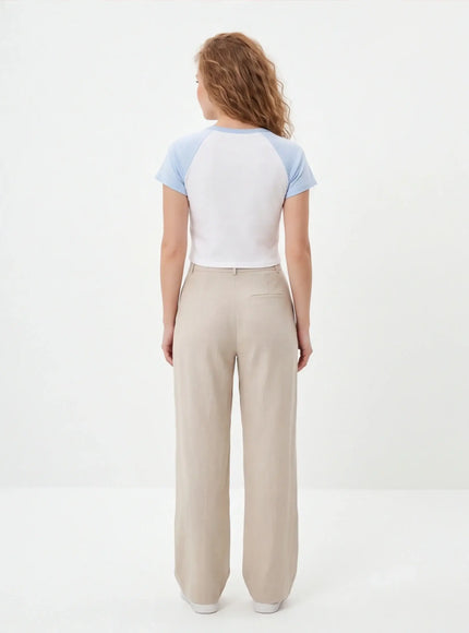 Minimalistisches Crop Top – aus dichtem Gewebe in limitierter Auflage