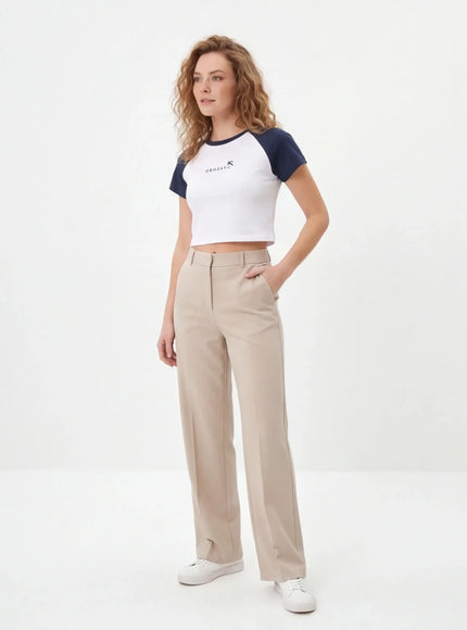 Minimalistisches Crop Top – aus dichtem Gewebe in limitierter Auflage