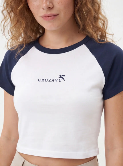 Minimalistisches Crop Top – aus dichtem Gewebe in limitierter Auflage