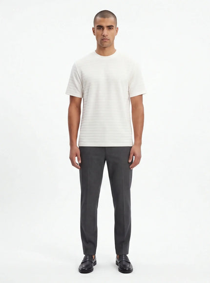 Avantgarde T-Shirt – mit seidenartigem Griff und architektonischem Design