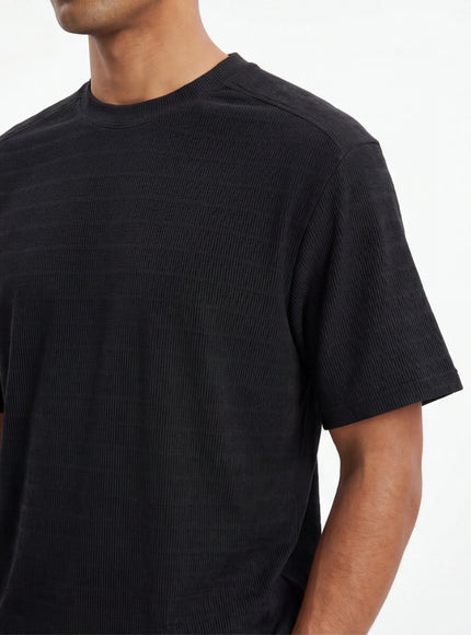 Avantgarde T-Shirt – mit seidenartigem Griff und architektonischem Design