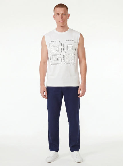 Verfeinertes Tanktop – mit matter Oberfläche und architektonischem Design