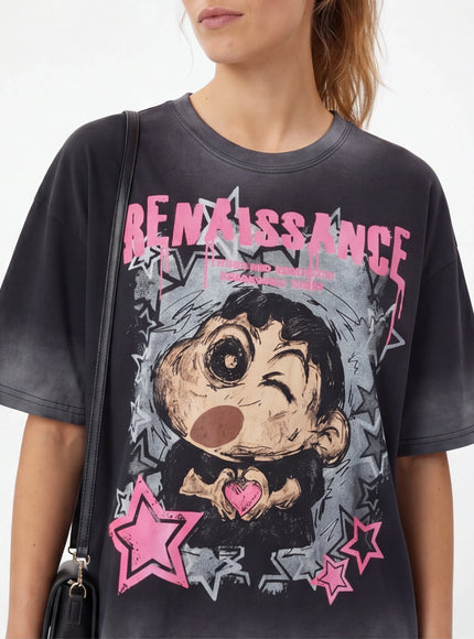 T-Shirt Oversized – con una Texture Fine e Design Architettonico